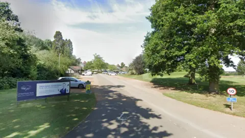 overstone park driveway and signage