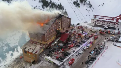 Getty Images An aerial view of the area as firefighters respond to a fire that broke out at a hotel at the Bolu Kartalkaya Ski Center, on January 21, 2025 in Bolu, Türkiye.