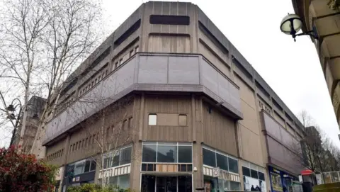 Chris Young/LDRS Kirkgate Market 