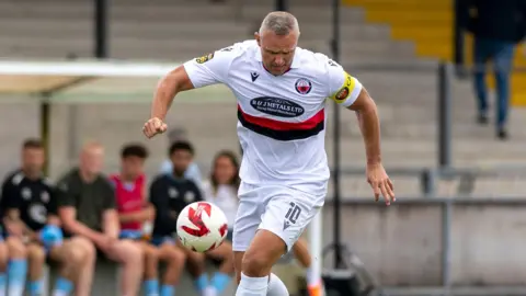 Lee Trundle in action for Trefelin