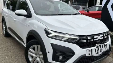 Image of a white Dacia Jogger Expression