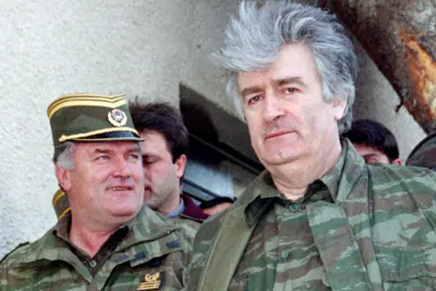 Ratko Mladić with Bosnian Serb leader Radovan Karadžić. They are both wearing military fatigues