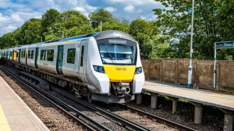 A Thameslink train pulling into Three Bridges