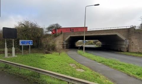 Entrance to motorway sliproad showing bridge carrying M1 over an A road
