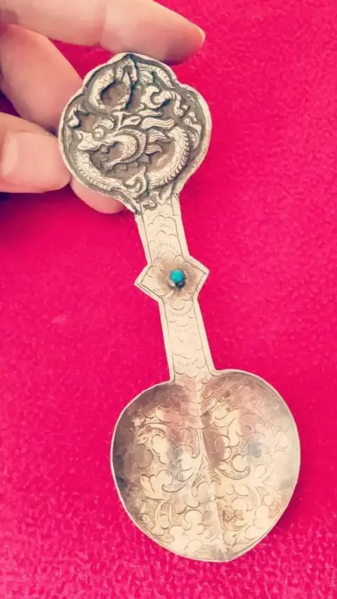 Deepta Roy Chakraverti Tsog spoon