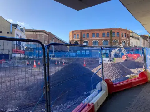 LDRS A building site with fencing around it