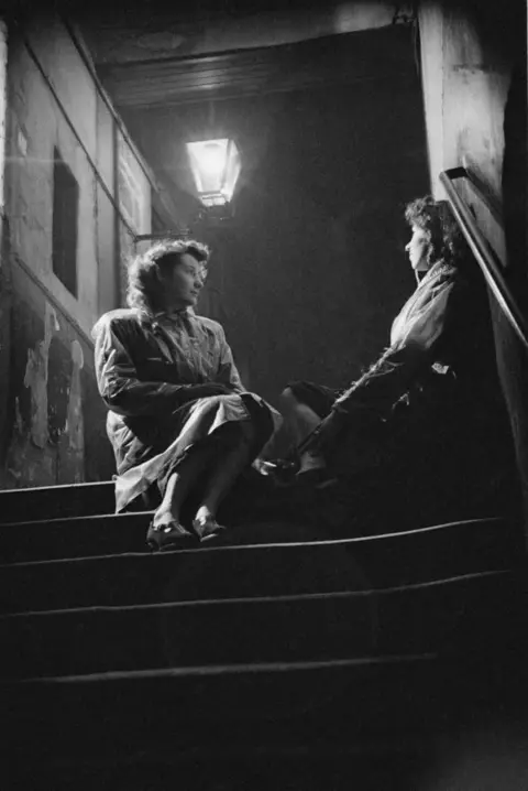 Hulton Archive/ Getty Images Gorbals Neighbours