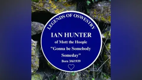 Other A mock-up of a round blue plaque with the words Legends of Oswestry. Ian Hunter of Mott the Hoople. "Gonna be Somebody Someday". Born 3/6/1939.
