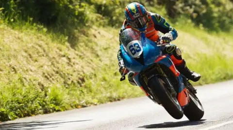 IOMTT Ryan Cringle in the Supersport race
