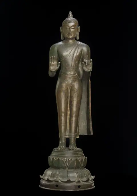 CSMVS, Mumbai A bronze Buddha statue with a flame on top of the head that symbolises wisdom.