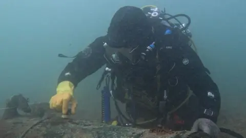 MSDS Marine Diver marking wreck