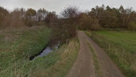 Google Streetview Small Bridge Dike in Cudworth