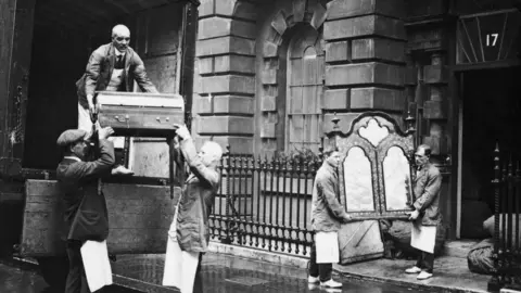 Topical Press Agency / Getty Images Delivery men 17 Bruton Street