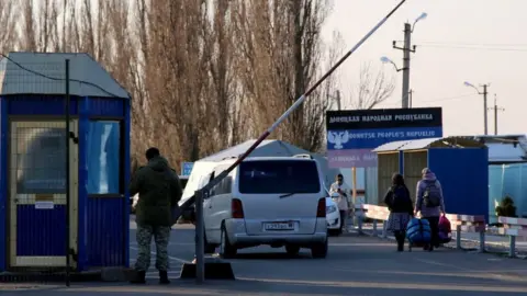 Getty Images Border crossing between DNR and Russia