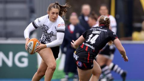 Holly Aitchison runs with the ball towards a Saracens player during the Premiership semi-final