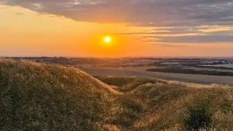 WeatherWatchers/Dotty A glorious summer sunset captured from high ground in Draycot Foliat near Swindon. 