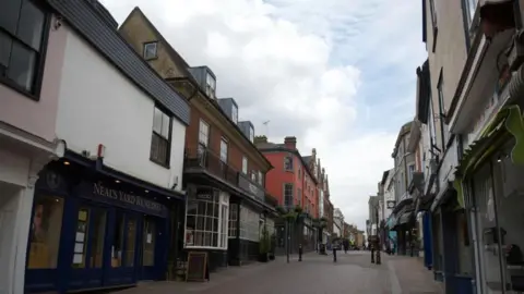 Laurence Cawley/BBC A view up a street in Bury St Edmunds showing old buildings and bow-fronted shop windows