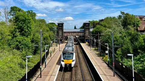 Wifflesnook/BBC Weather watchers A train pulls into a platform at Letchworth station. The platform has no passengers waiting.