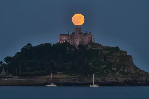 Kris Meaden Strawberry Moon seen over St Michael's Mount, Cornwall