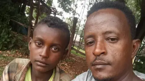060a6dd0-6bb7-11f1-8e5f-879143928516.jpg Boy, 12, wins hearts after trying to check sick chicken into Ethiopian hospital
