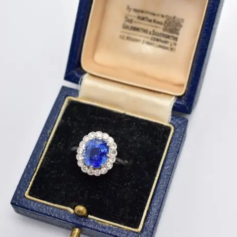 Richard Winterton Auctioneers Sapphire ring