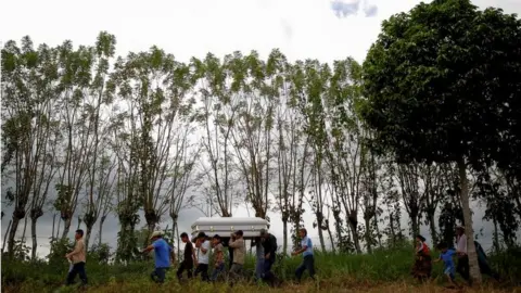 Reuters Friends and family carry a coffin with the remains of Jakelin Caal, a 7-year-old girl Guatemalan girl who died after she and her father were detained by U.S. border agents, during her funeral in her home village of San Antonio Secortez, Guatemala December 25, 2018.