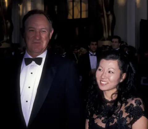 Getty Images Gene Hackman y Betsy Arakawa fotografiados en un evento de Hollywood en 1989 