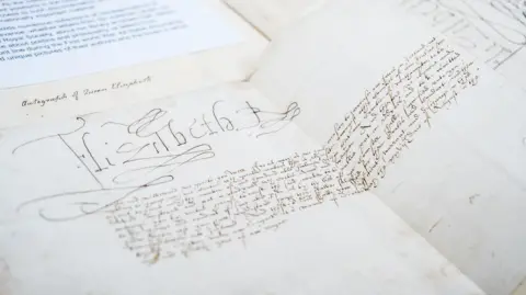 West Northamptonshire Council Queen Elizabeth I’s signature on a letter.