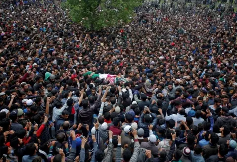 Reuters People carry the body of Kashmiri professor Mohammad Rafi Bhat, a suspected militant, after he was killed in a gunbattle with Indian security forces in south Kashmir, during his funeral procession at Chunduna village in Ganderbal district May 6, 2018