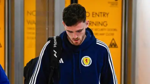 SNS Andy Robertson