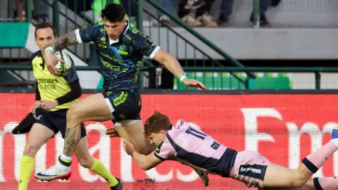 Tommaso Menoncello skips passed an attempted tackle from Jacob Beetham