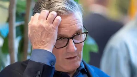 Starmer scratching his head