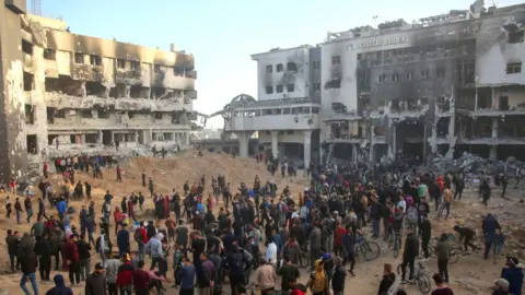 📺 Gaza’s al-Shifa hospital in ruins after two-week Israeli raid (bbc.com)