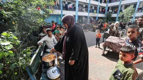 Getty Images Palestinians fleeing Israeli attacks take shelter at UNRWA school in Khan Younis, Gaza on October 14, 2023