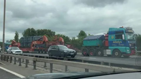 Abnormal load on M25