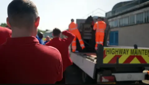 Prisoners lay out traffic cones, warning signs, part-time signals and roadworks