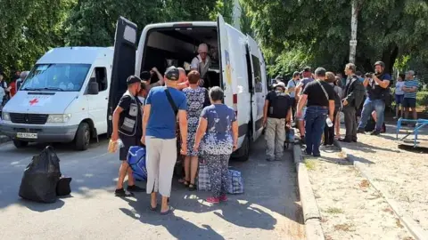 Slovyansk Council A number of residents left Slovyansk on Wednesday morning as authorities urged people to leave