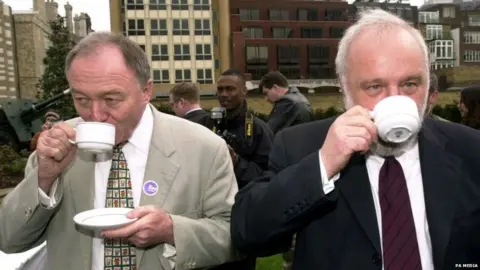 PA Media Frank Dobson (right) and Ken Livingstone (right) during 2000 London mayoral contest
