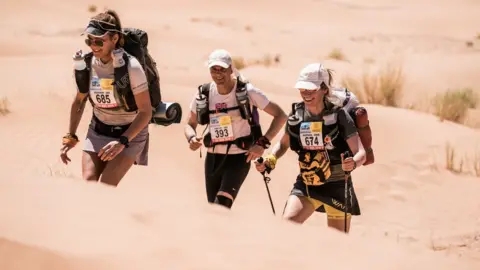 iancorless.com Sophie Raworth running the first 18 miles of the Marathon des Sables