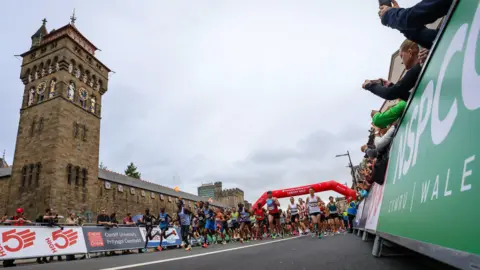 Run 4 Wales Runners setting off from outside Cardiff Castle