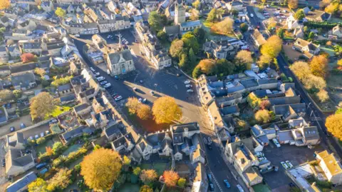 Getty Images Aerial photo of Stow-on-the-Wold town centre. It shows the Market Square and numerous Cotswold stone buildings from above.