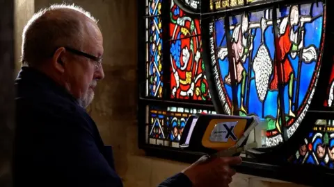 The Chapter, Canterbury Cathedral/BBC Windolyser in use