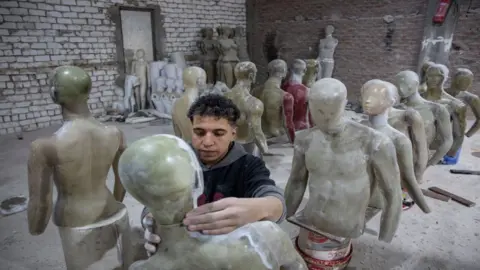 MAHMOUD ELKHWAS/GETTY IMAGES Egyptian workers making mannequins.
