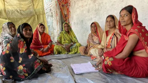 Divya Arya/BBC Usha Devi and her group at a meeting