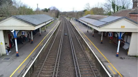 Geograph/David Martin Hinton Admiral station