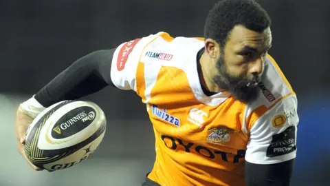 Uzair Cassiem on the ball against Blues