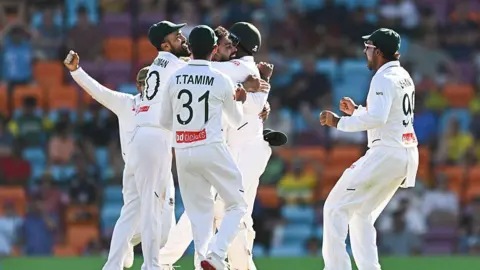 Bangladesh celebrate the wicket of Steve Smith