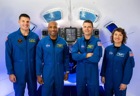  Commander Reid Wiseman, Pilot Victor Glover, Mission Specialist 1 Christina Koch, Mission Specialist 2 Jeremy Hansen