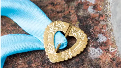 Hansons Kirby Muxloe brooch