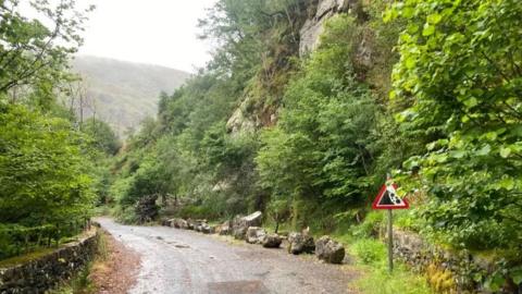 Closed road under Rough Crag near Thirlmere